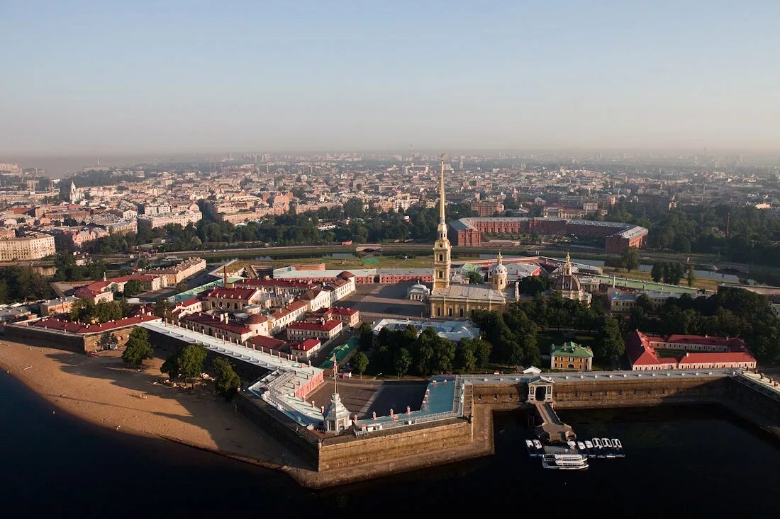 По чкаловской лечу на петропавловский. Петропавловская крепость в Санкт-Петербурге. Петропавловская крепость Санкт-Петербург с птичьего полета. Петропавловская крепость с птичьего полета. Петербург с высоты птичьего полета Петропавловская крепость.