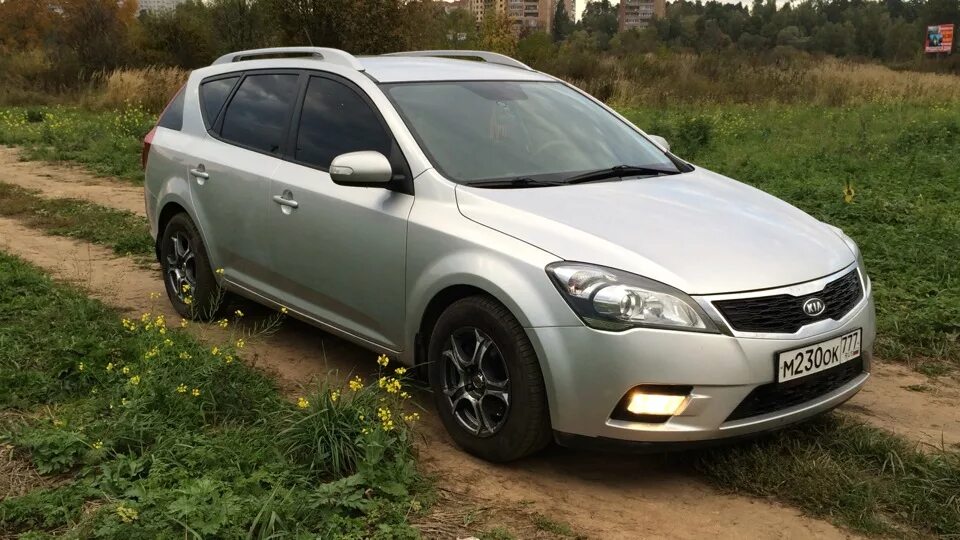 Киа сид 1.6 бензин. Kia Ceed SW 2011. Kia Ceed 2011 SW r17. Kia Ceed SW 2011 r18. Киа СИД 2011 универсал на литье.