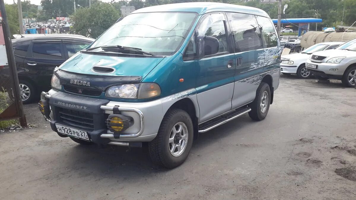 Купить делику в хабаровске. Мицубиси Делика зеленая. Делика 2. Mitsubishi Delica зелёный. Делика зеленый угол.