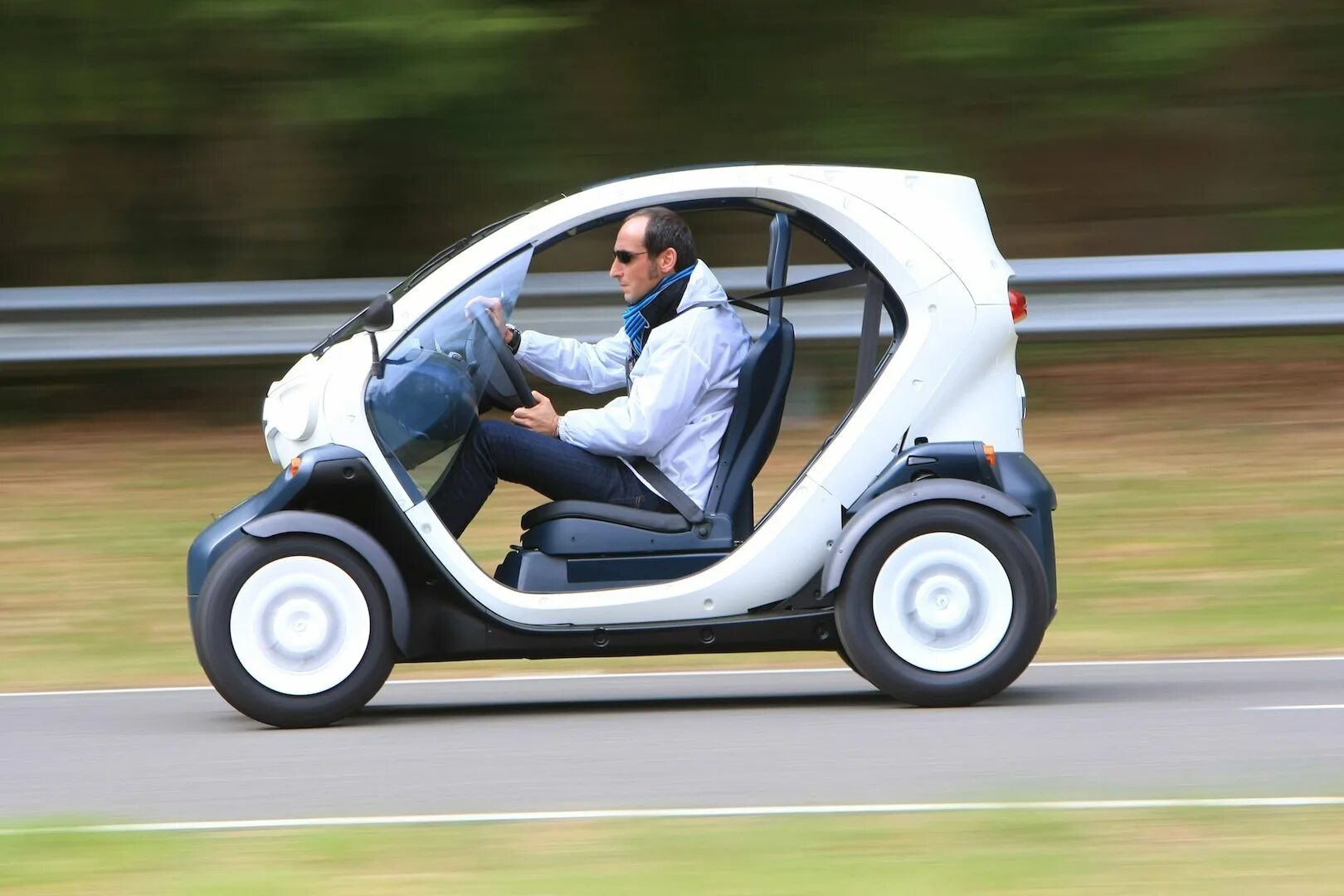 Renault Twizy. Электрокар Renault Twizy. Renault Twizy (Рено Твизи). Электрокар 2020 Рено Твизи.