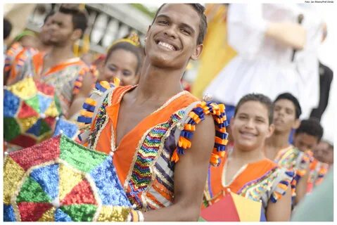 Munguzá do Zuza e Bacalhau do Batata - Carnaval 2013 (8498146828).jpg. 