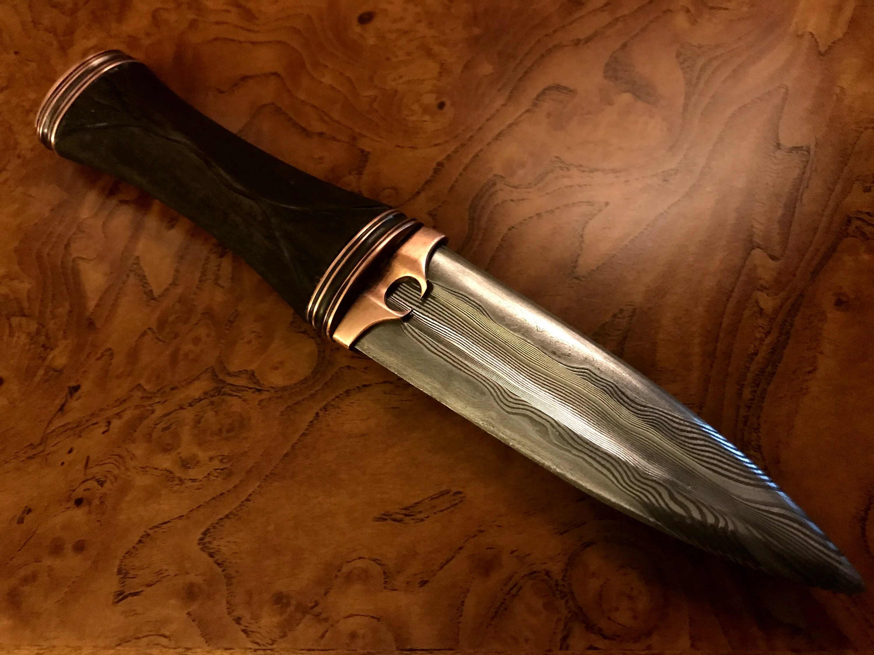 Обоюдоострый боевой нож. Navaja knife кровавая паутина. Боевой меч-мачете combat smatchet. Наваха ультрафиолет кс го. Worn dagger.