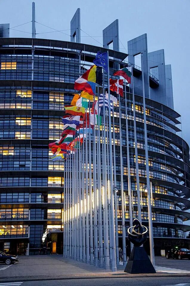 Европарламент Брюссель. Здание Евросоюза в Брюсселе. Брюссель штаб ЕС. Брюссель Еврокомиссия здание.