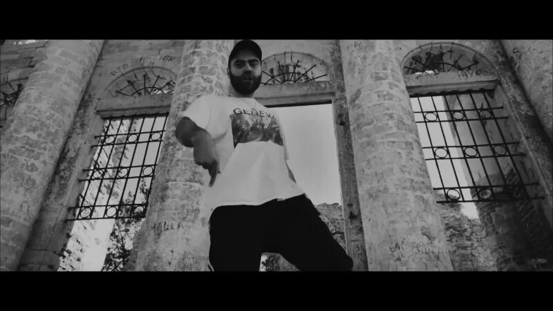 Tveth nina. Джонатан ливингстон дед дайнасти. Оксимирон клип конструкт. Оксимирон. Oxxxymiron skrillex.