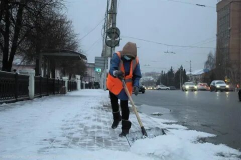 Высыпавшими на улицу