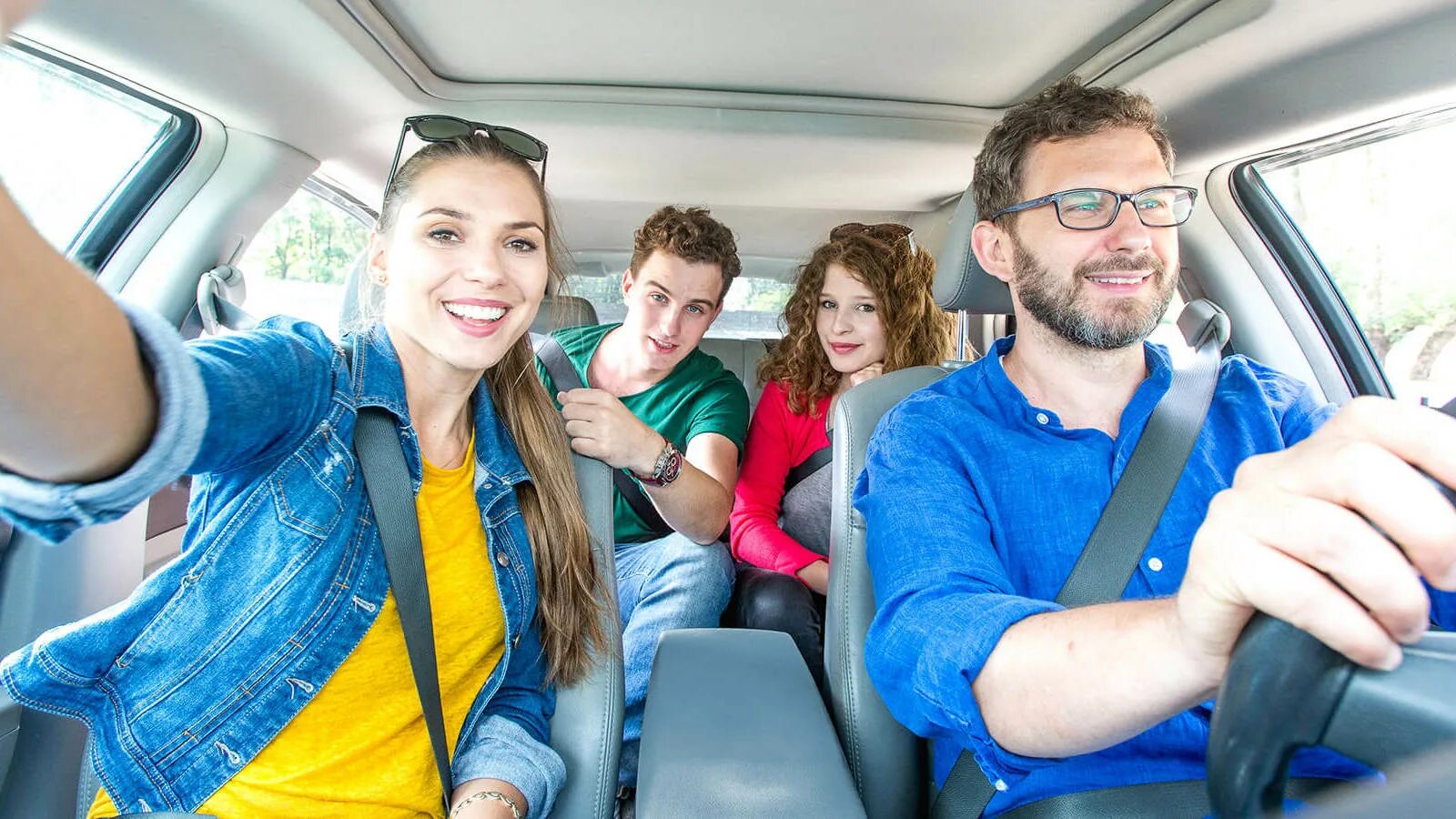 Попутчик в машине. Blablacar такси. Путешественник автостопом. Попутчик в машине. Машина попутка.