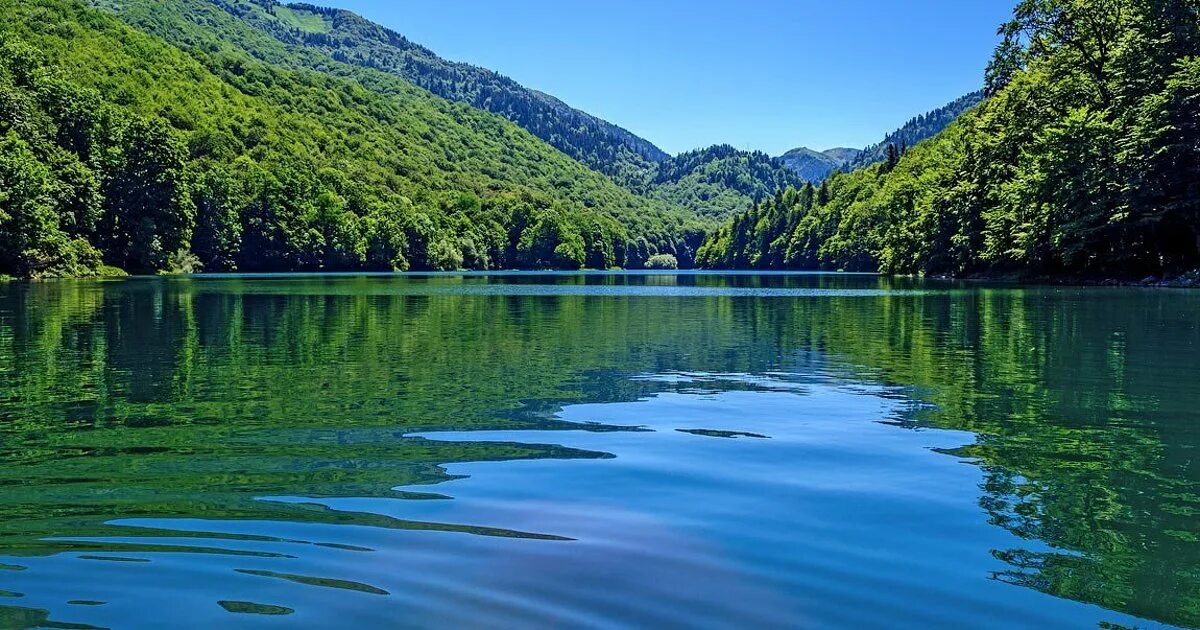 Lake download. Биоградское озеро. У озера. Изображение озера. Фотография озера.