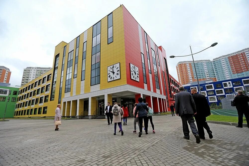 Школа хорошкола москва. Хорошево мневники хорошкола. Самая крутая школа в москве. Самая крутая школа в москве. Школы в москве новые современные.