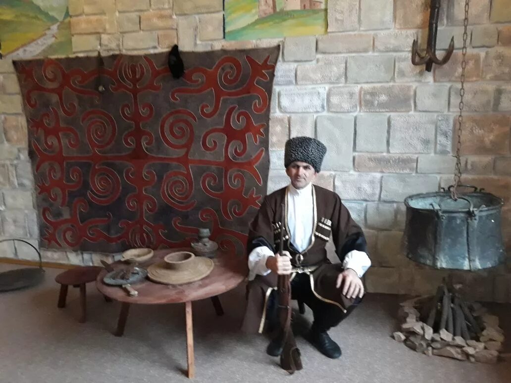 традиции чеченского народа. горец стих. жилище горцев сакля. быт горцев. джигит абрек.