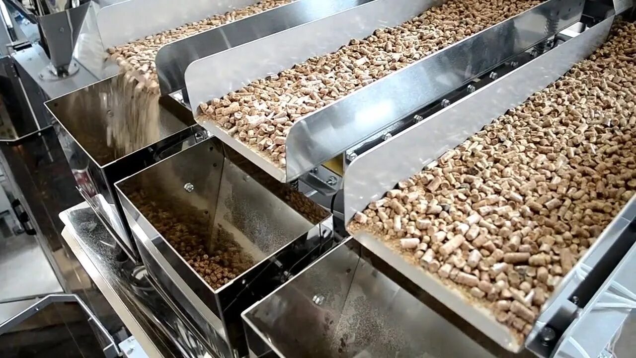 Фасовка и упаковка сыпучих продуктов. Фасовочный станок hassi. Оборудование для фасовки зерна. Производство сыпучих продуктов. Станок для фасовки сыпучих продуктов.