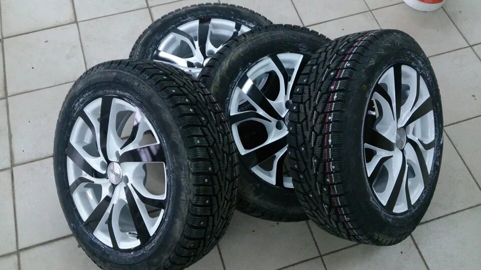 Cordiant Snow Cross 185/60 r15. Резина на диски с Гранты. Колёса для Лады Гранты кросс. Купить шины на гранту