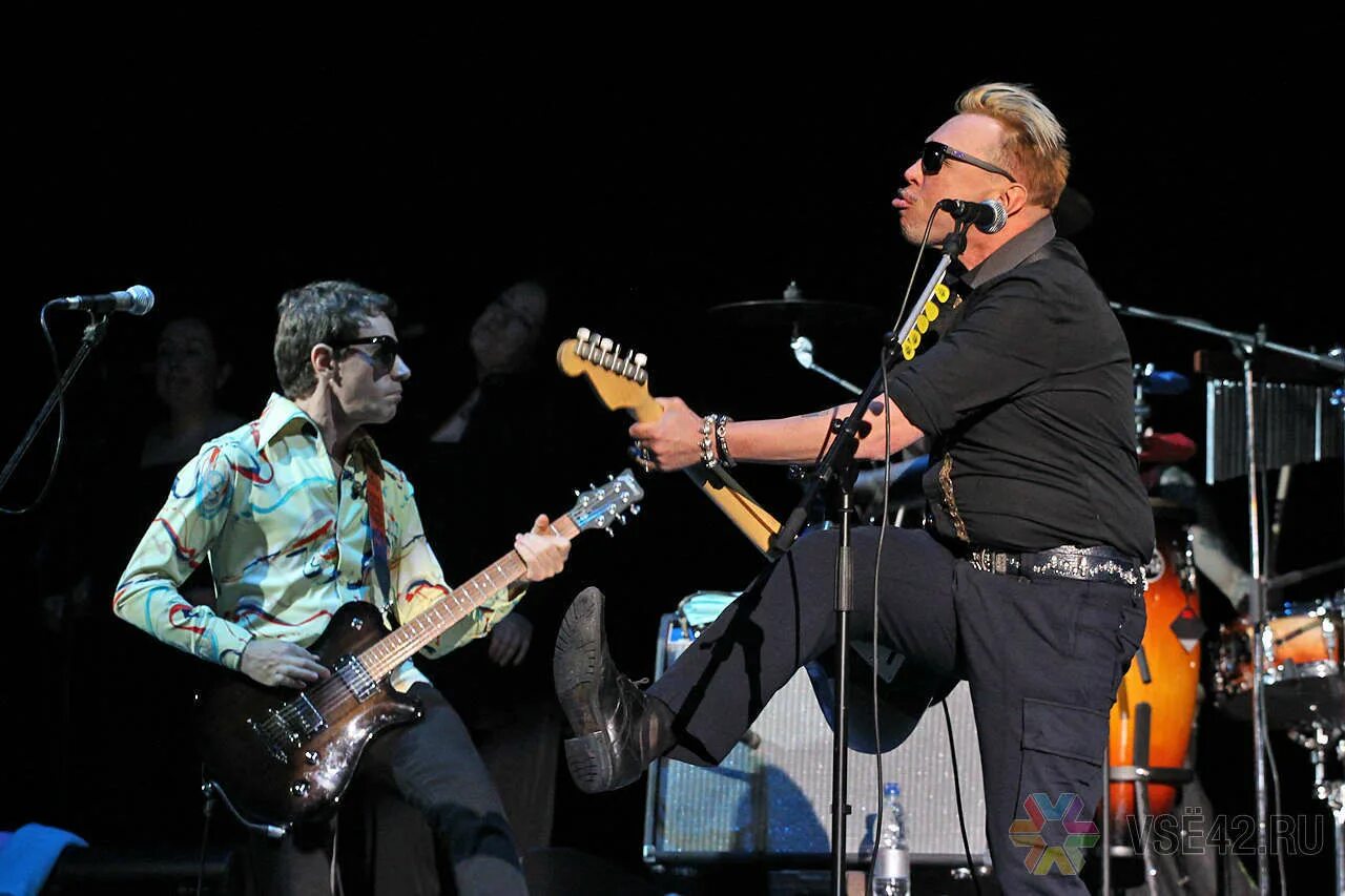 Группа гарика сукачева. Гарик сукачев и группа неприкасаемые. Гарик сукачев и группа неприкасаемые. Гарик сукачев группа. Игорь сукачев неприкасаемые.