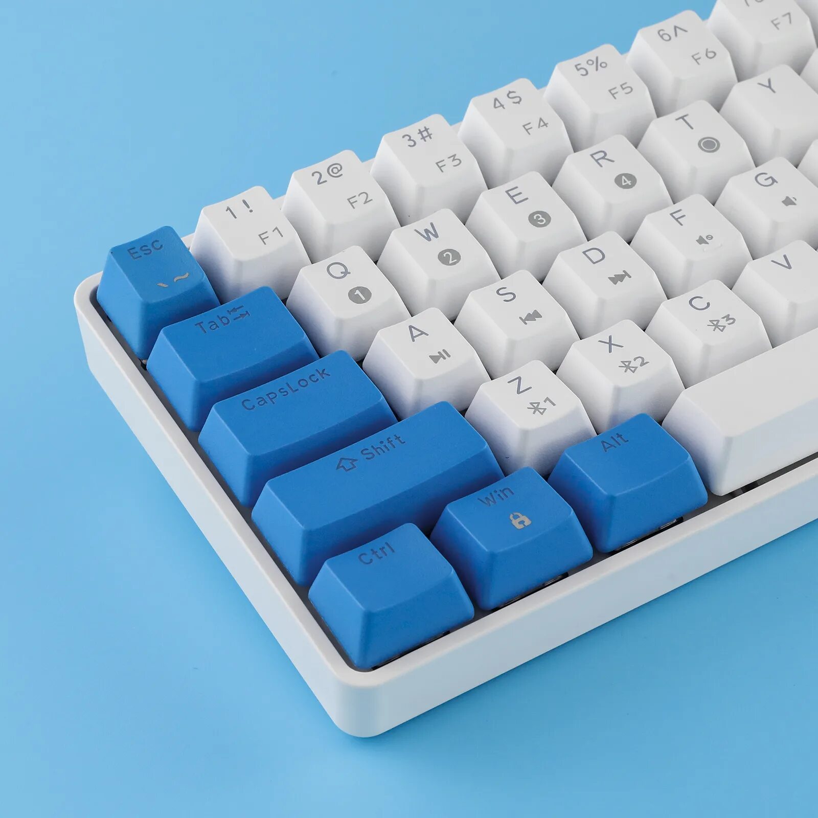 Синие кейкапы. Tmkb gk61 клавиатура. кейкапы для gk61. gk61 tmkb белая. gk61 tmkb bluetooth.