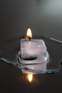 Свеча горит в воде