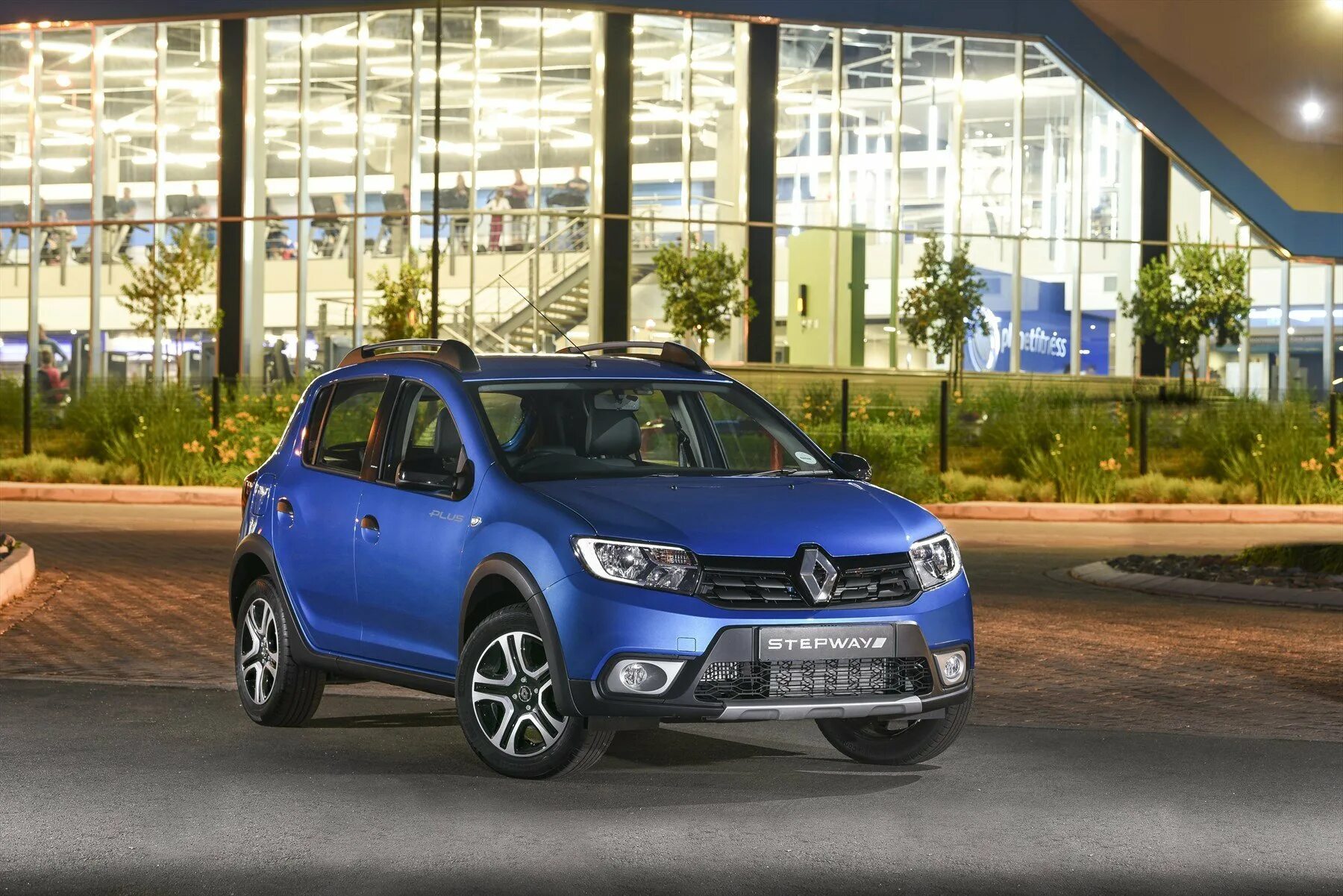 Renault sandero mt. Renault New Sandero Stepway. Рено степвей 2018. Рено Сандеро степвей 2018. Рено Логан степвей 2018.