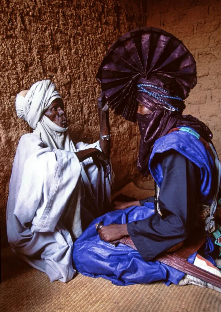 Представитель кочевого племени. Туареги народ Африки. Туареги племя кочевников Африки. Туареги народы нигера. Фестиваль туарегов нигер.