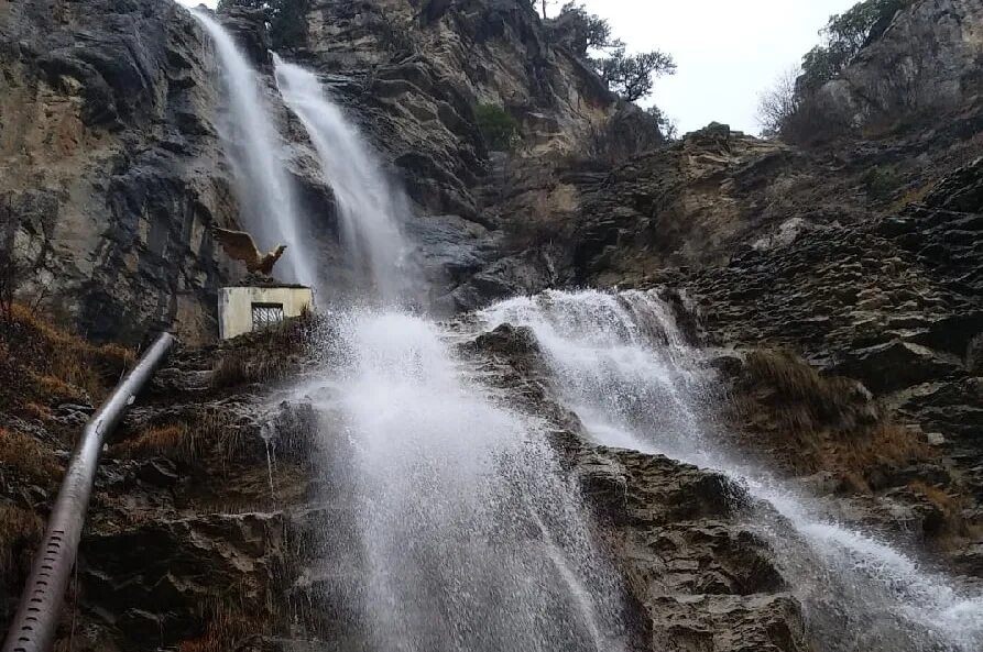 Водопад Учан-Су. Высота водопада Учан Су в Крыму. Учан-Су водопад полноводный. Водопад Учан-Су в Ялте. Самый большой водопад в крыму