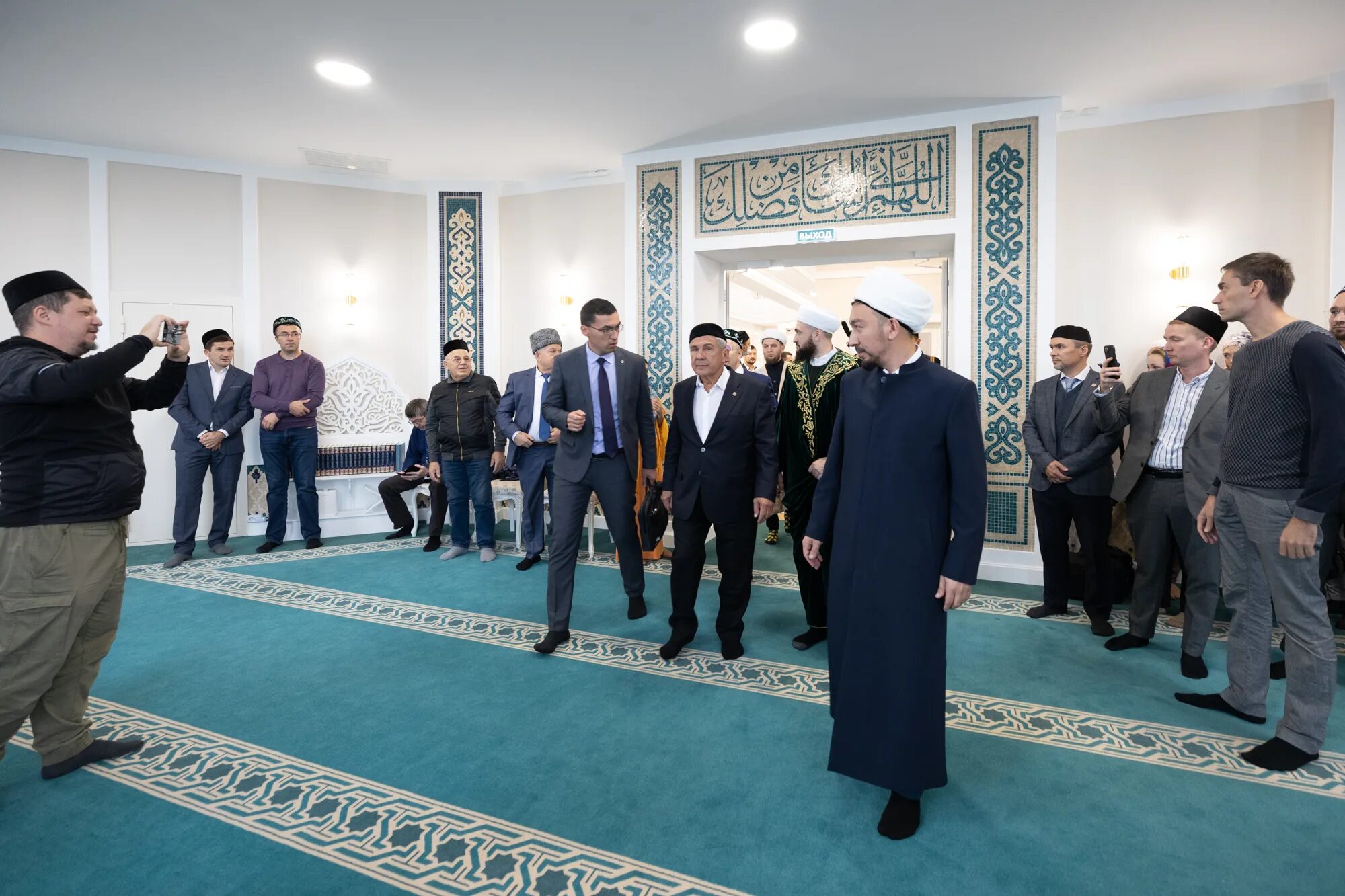 Открыли мечети. Минниханов в мечети. Новая мечеть в казани рауза. Верховный муфтий россии. Открыли мечети.