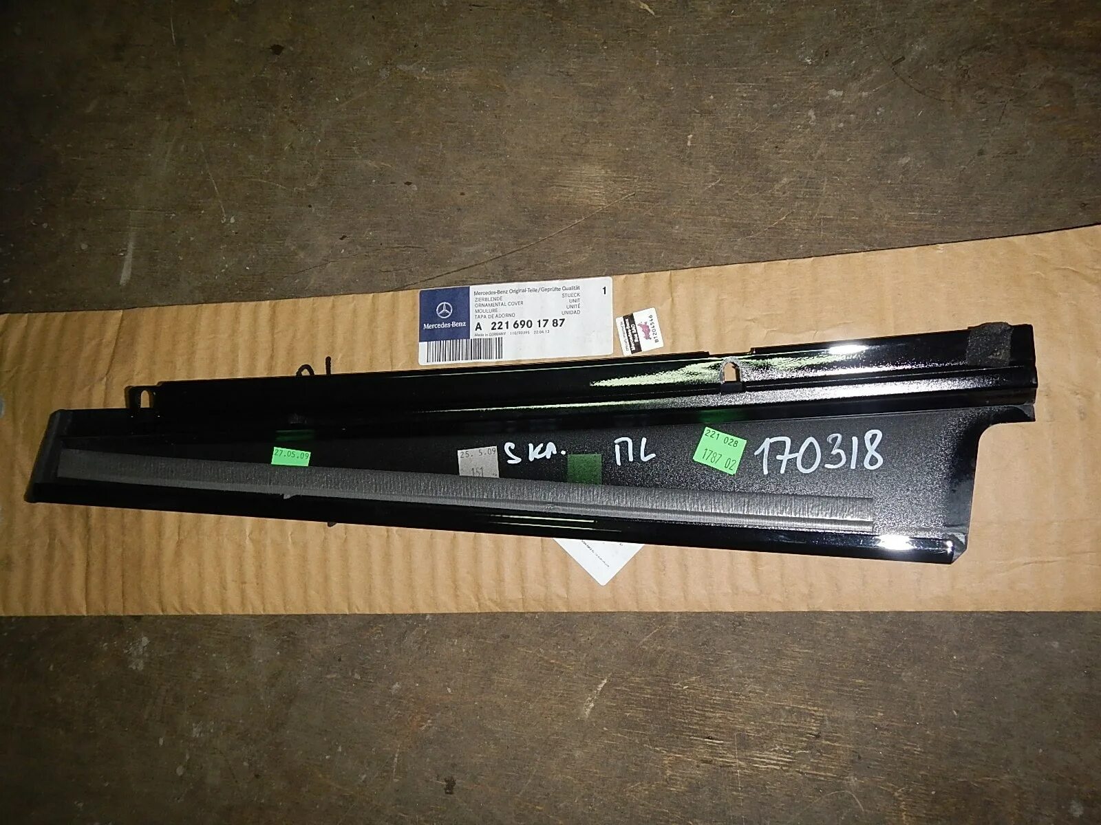 33 690. Mercedes a 211 680 06 87. a 164 690 05 09. mercedes a 211 720 01 28 5d94 накладка двери. a 211 690 00 07.