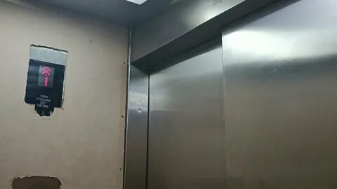 Камера снимала лифт
