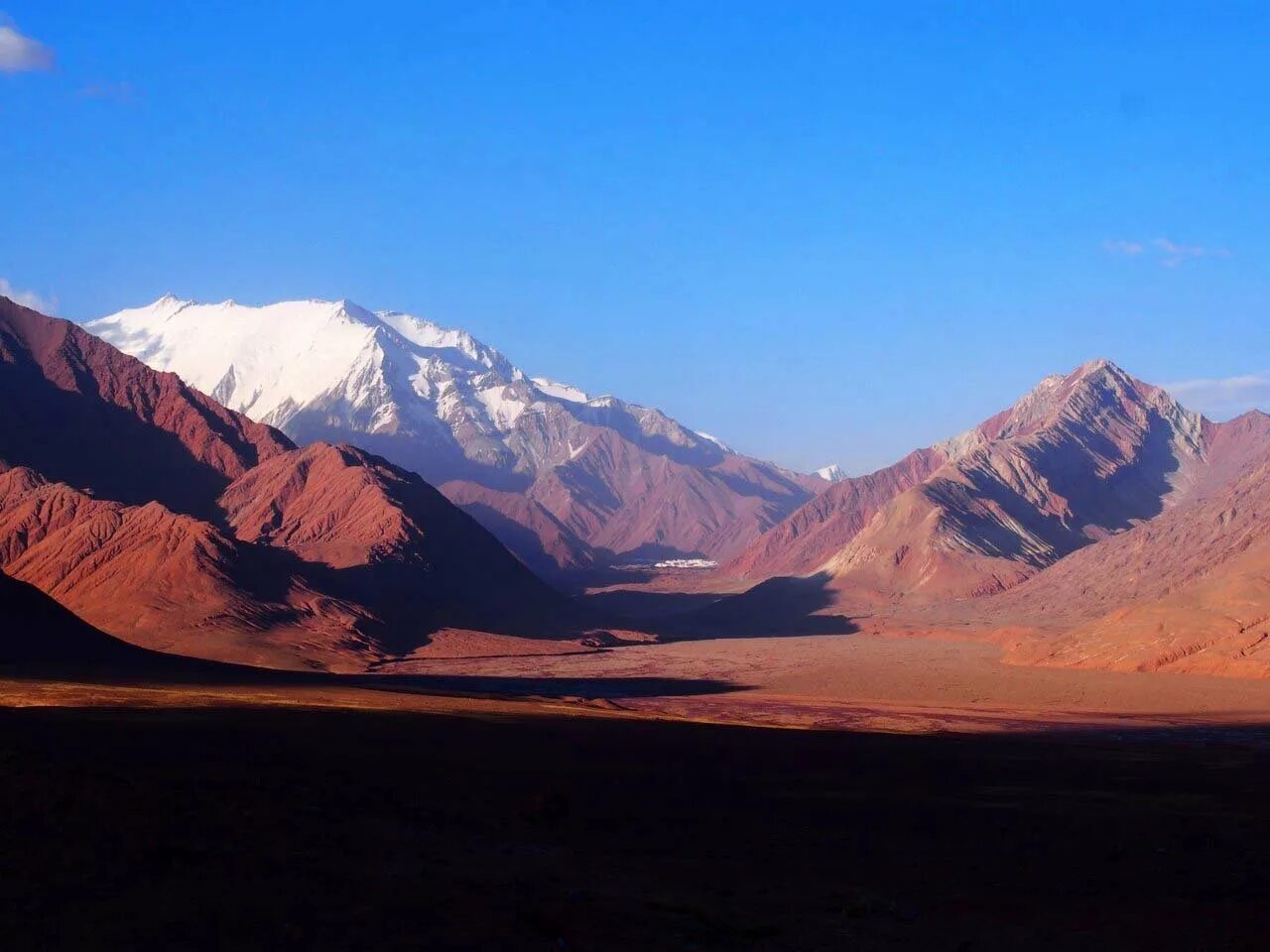 Памирские горе. Горный Бадахшан Памир. Южный Памир Таджикистан. Горы Памира в Таджикистане. Южный Памир горы.