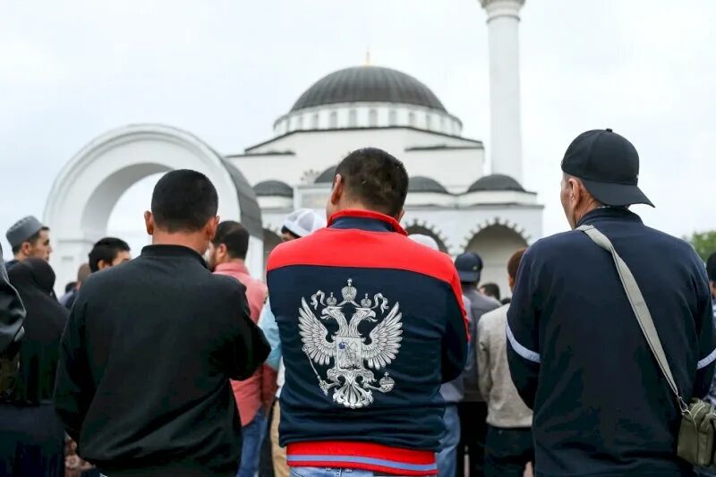 Русский и мусульманин в самолете. Австрия мусульмане. Мусульмане в России. Австрийцы мусульмане?. Русские мусульмане.