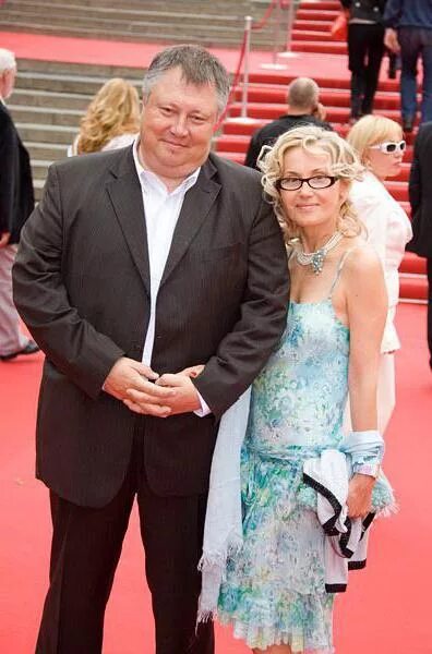 Степанченко сергей актер. Сергей степанченко с женой. Сергей степанченко. Артист степанченко сергей. Степанченко сергей юрьевич.