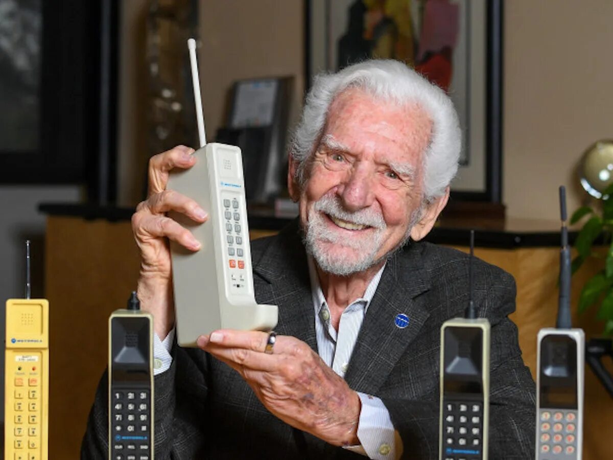 Первые мобильные сайты. Motorola dynatac 8000x (1983 год). Первые мобильные сайты. Первые мобильные сайты. Первые мобильные сайты.