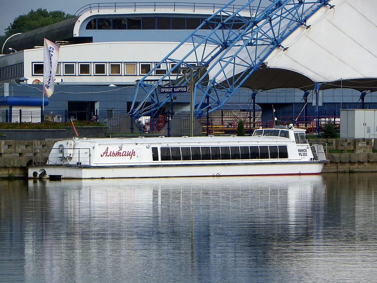 Речной катер зарница. Речной катер зарница. Речные теплоходы зарница. Речные теплоходы зарница. Речное судно зарница.