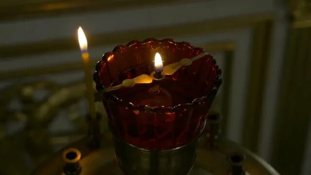 Как правильно зажечь лампадку дома. Как зажечь лампадку. как зажечь лампадку с маслом дома. лампада как поджечь. как зажечь фитиль в лампадке.