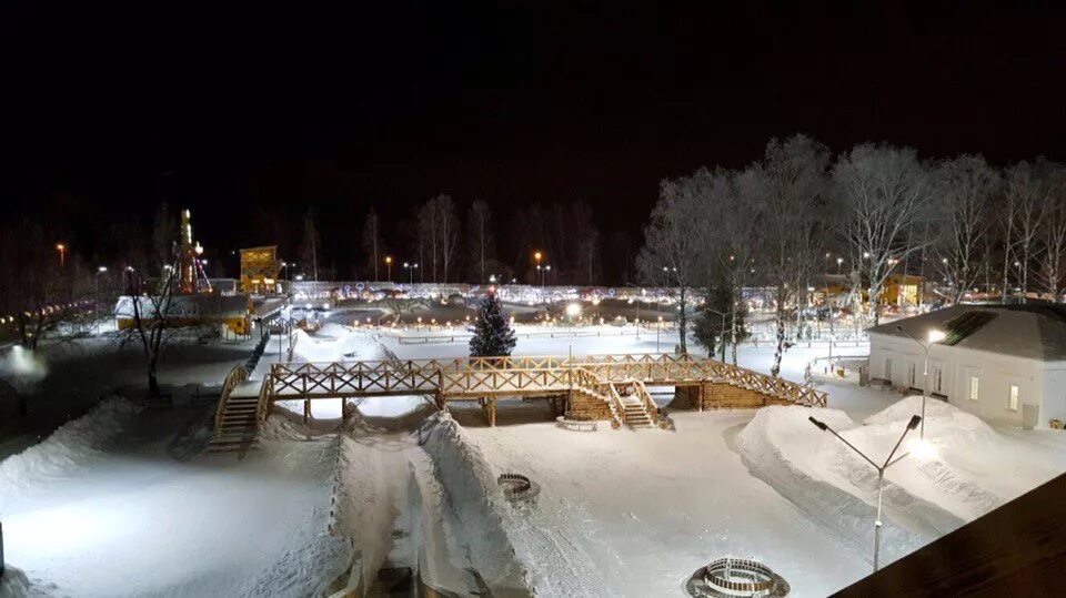 Юркин парк каток. Каток юркин парк киров. Юркин парк киров зима. Юркин парк киров. Порошино юркин парк киров.