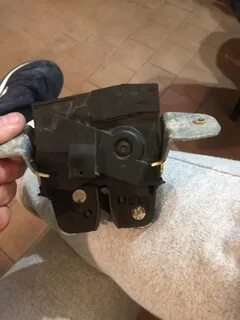 Сломался замок багажника