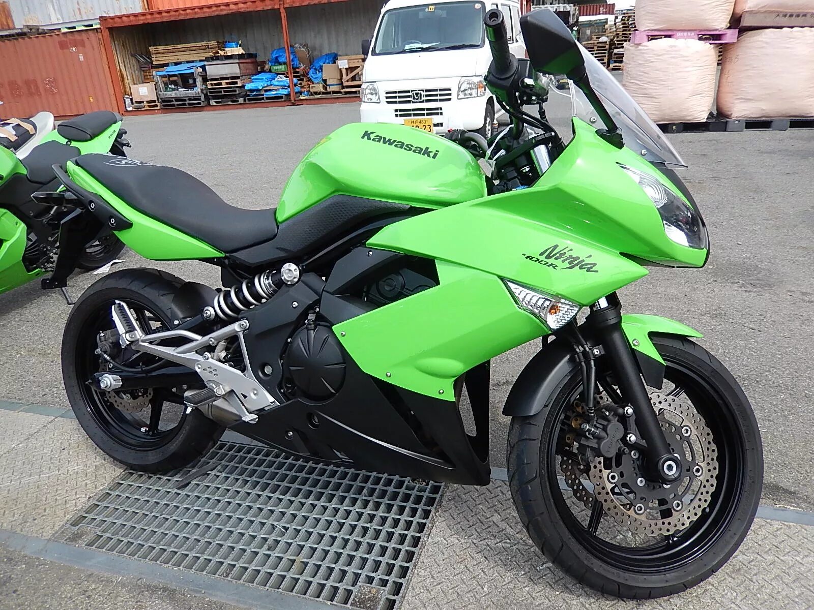 Купить мотоцикл kawasaki. Kawasaki Ninja 400r. Кавасаки ниндзя 400. Мотоцикл Kawasaki Ninja 400 r. Мотоцикл Kawasaki Ninja 400.