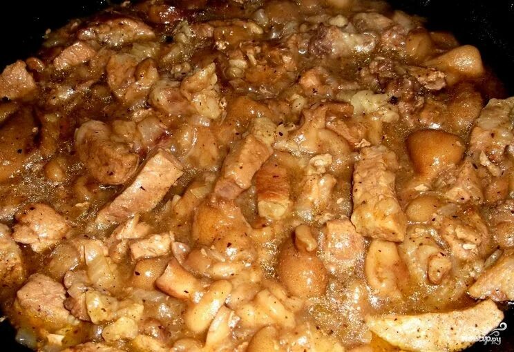Мясо тушеное с грибами. Свинина с грибами. Говядина с грибами. Свинина тушеная с грибами. Свинина с грибами в сметанном соусе.