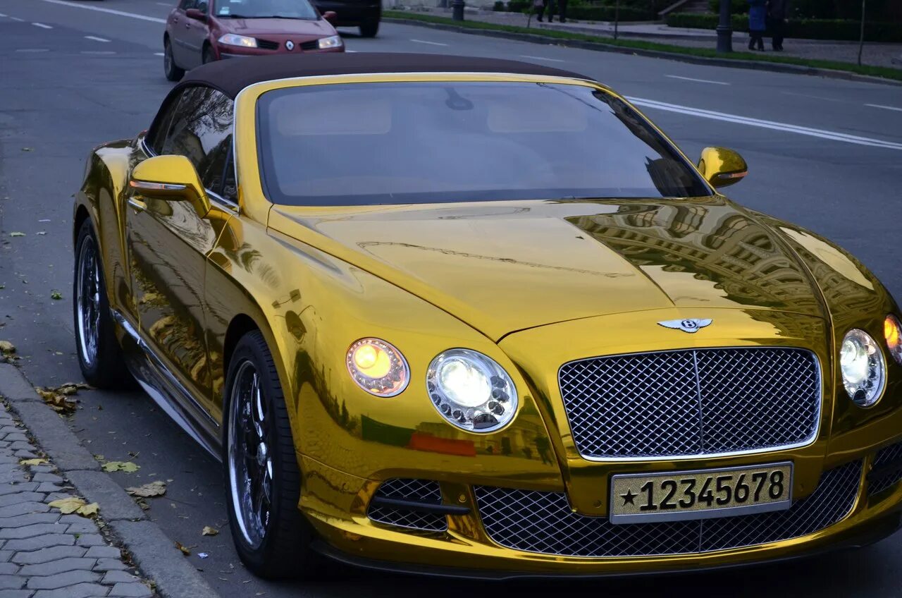 Бентли Континенталь золотой. Bentley Rapier 1996. Золотая машина. Золотистая машина.