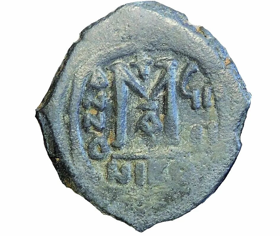 Бронзовая монета византии 4 буквы. Фоллис Тиверий III. Византия Тиберий фоллис.