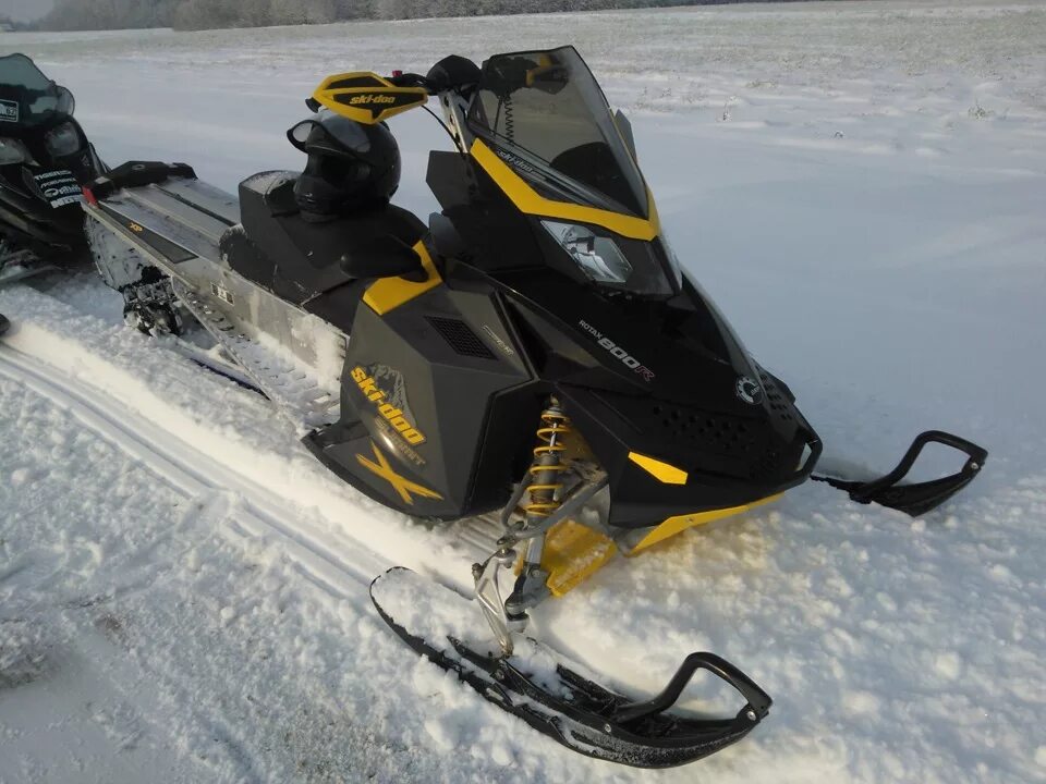 Купить снегоход саммит. Ski Doo Summit 800r. BRP Summit 800. Снегоход BRP Summit 800. BRP Ski Doo 800.