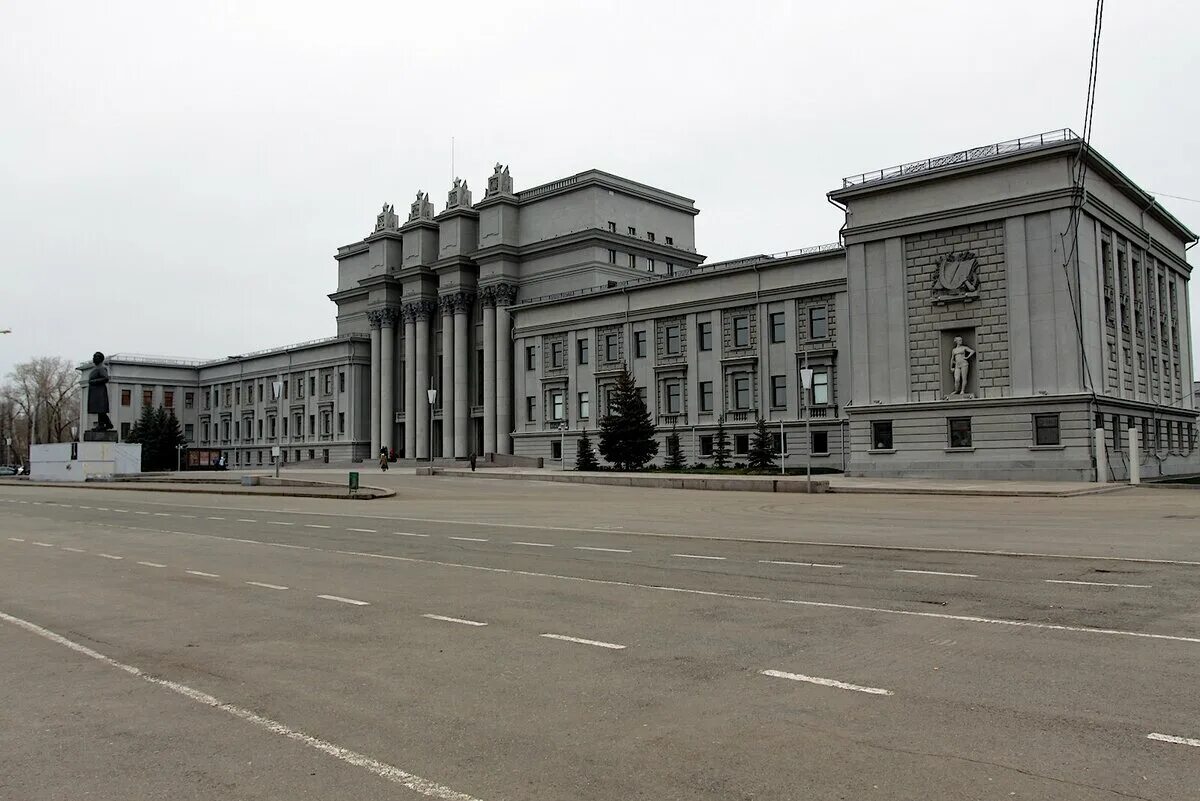 Площадь куйбышева доехать. Площадь имени куйбышева. самарская площадь куйбышева. театр на площади куйбышева самара. площадь куйбышева самара фото.