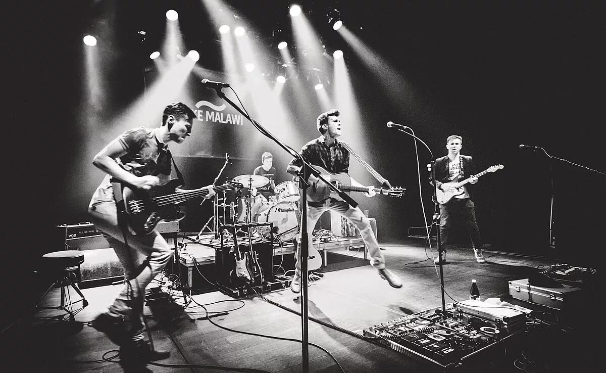 Группа imperia. Band музыкальный. Империал мьюзик бэнд. Мьюзик бэнд. Музыкант без фона.