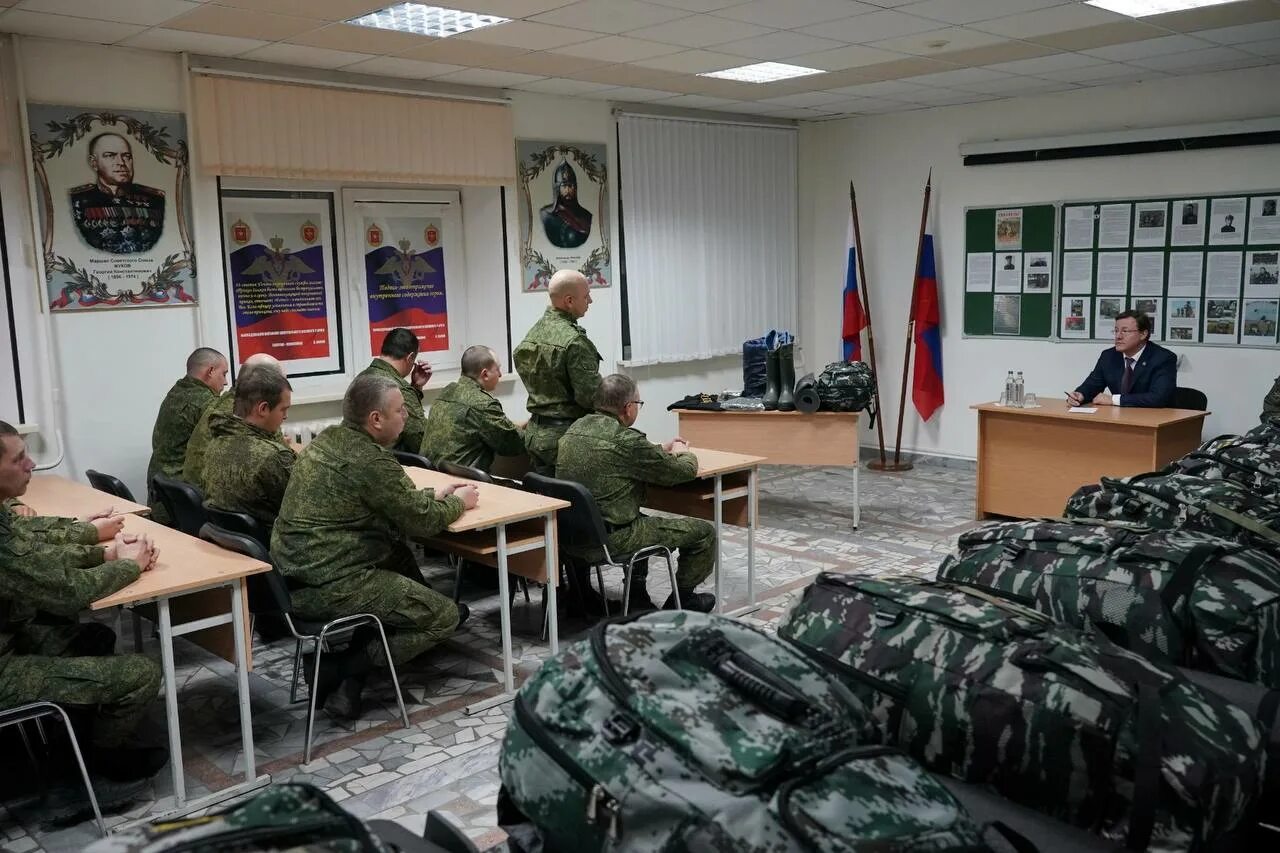 Координационный совет сво. Фото в поддержку российских военных. Поддержка военнослужащих сво. Российские солдаты на построение.