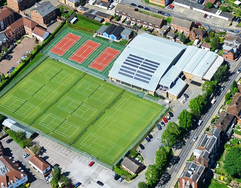 Sports facilities at school. Королевская школа в Кентербери. Королевская школа в Теркенбери. Школа в Кенте. Harrow университет.