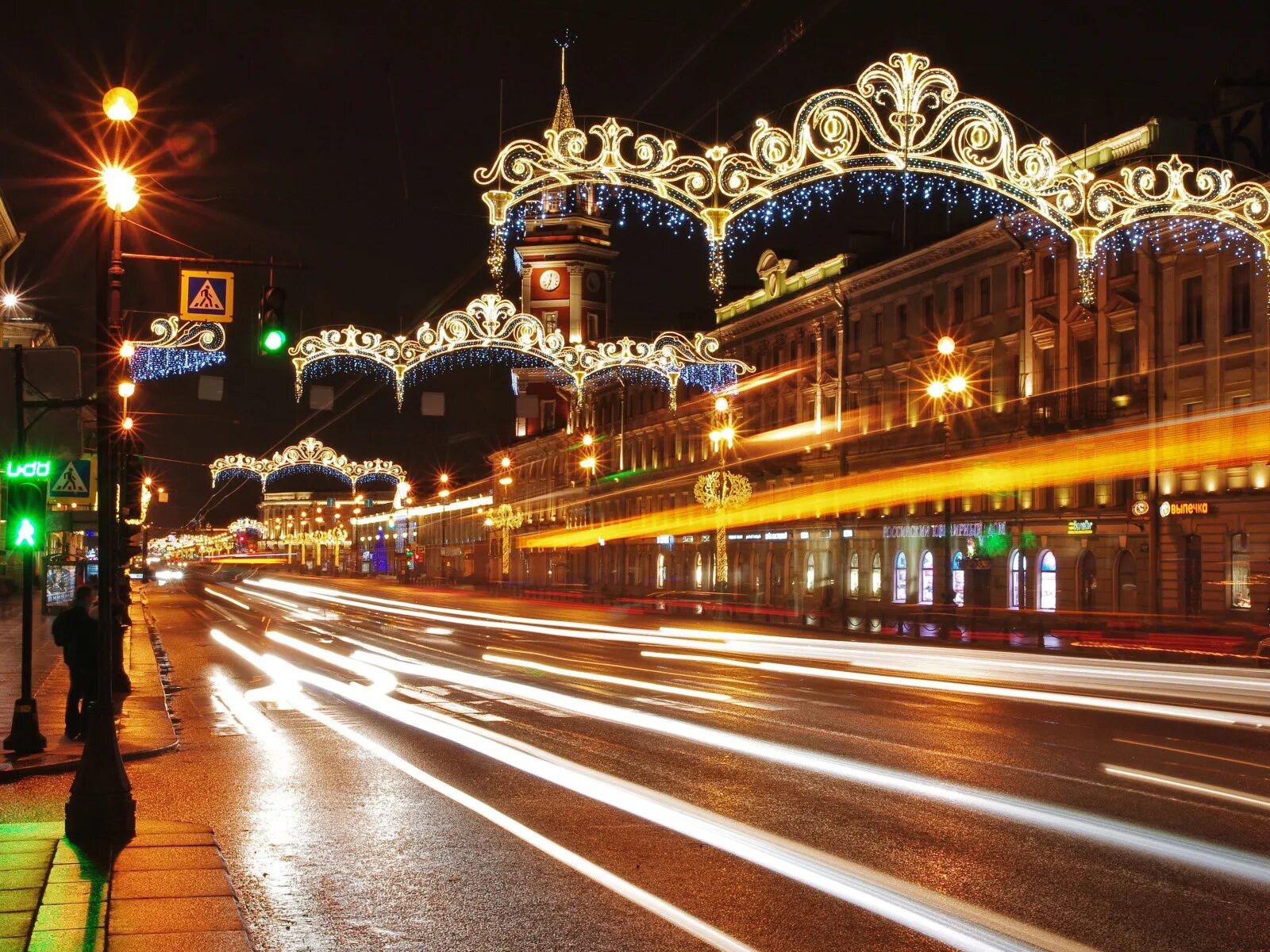 Санкт петербург светился. Световое шоу. Питер пикалов мост. Light saint petersburg. Река фонтанка в санкт-петербурге ночью.