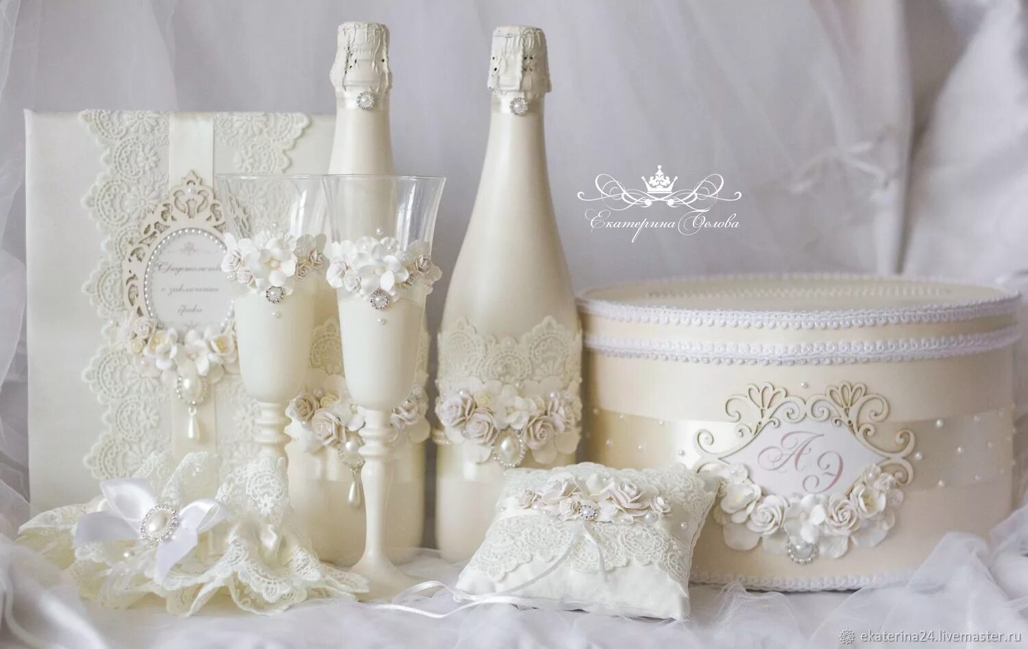 Свадебные аксессуары своими руками. Свадебный аксессуар. Красивые бутылки на свадьбу. Свадебный аксессуар. Свадебные аксессуары своими руками.