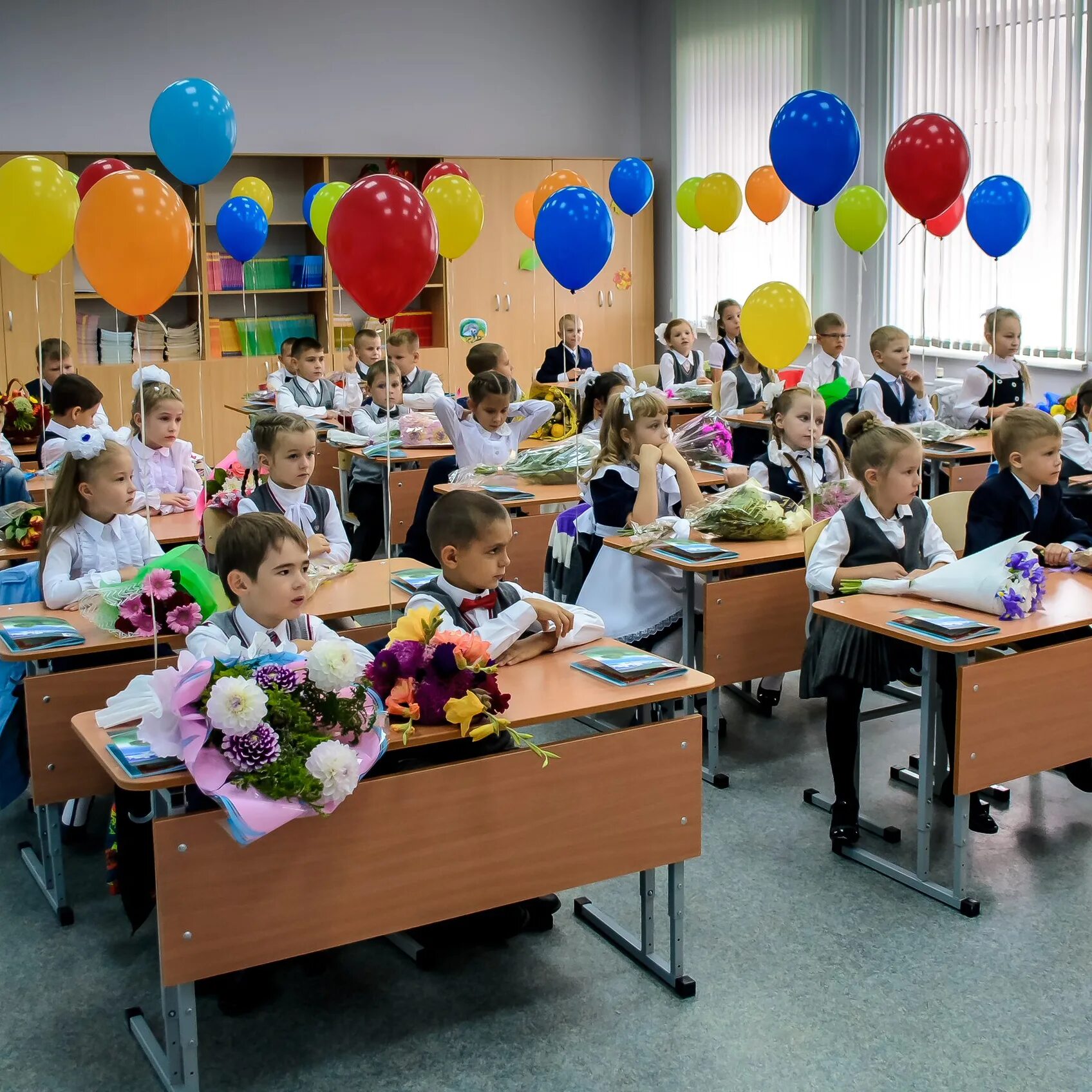 Школы новосибирска работа. 211 Школа Новосибирск. Школа 211 Новосибирск внутри. Школа 1 Новосибирск. Школа 2 Новосибирск.
