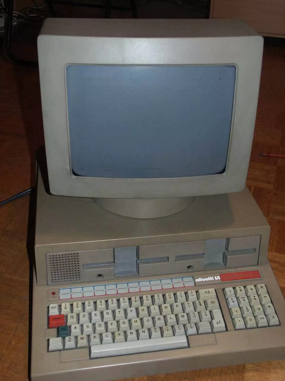Olivetti m40. Olivetti IBM. Olivetti m300. Оливетти компьютер.
