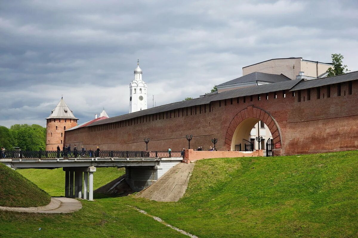 Кремли и крепости 7. Новгородский Кремль (Новгородский Детинец). Великий Новгород Детинец Кремль. Новгородский Кремль Кремль. Великий Новгород крепость.