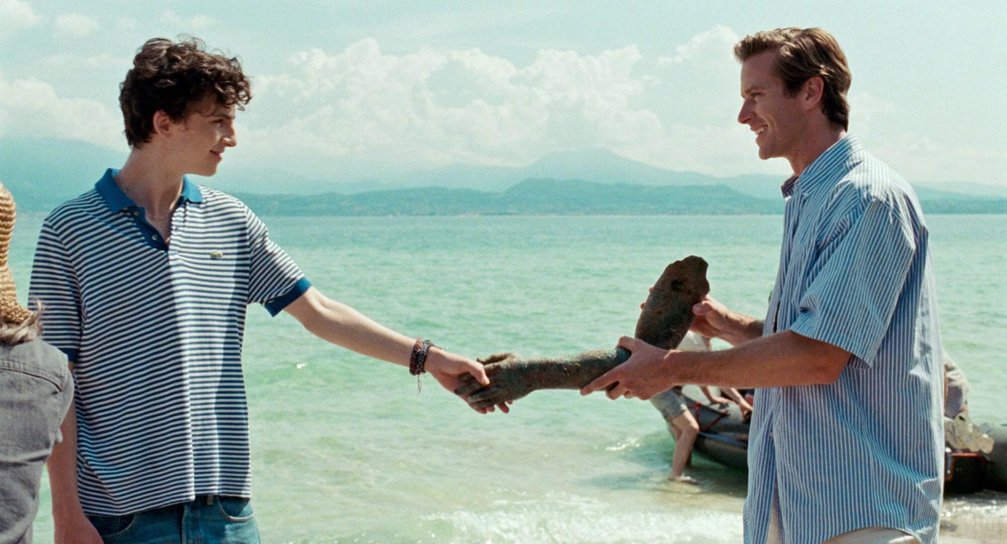 Calling me to stay. Зови меня своим именем (2017). Тимоти Шаламе Call me by your name. АРМИ Хаммер зови меня своим именем. Тимоти Шаламе Элио и Оливер.