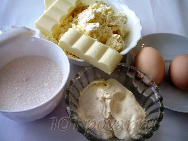 творог для запеканки какой. крахмал в твороге. хороший творог для сырников. чем можно заменить ванильный сахар в творожной запеканке. 500 гр творога, 40 грамм молока, 100 гр сахара.