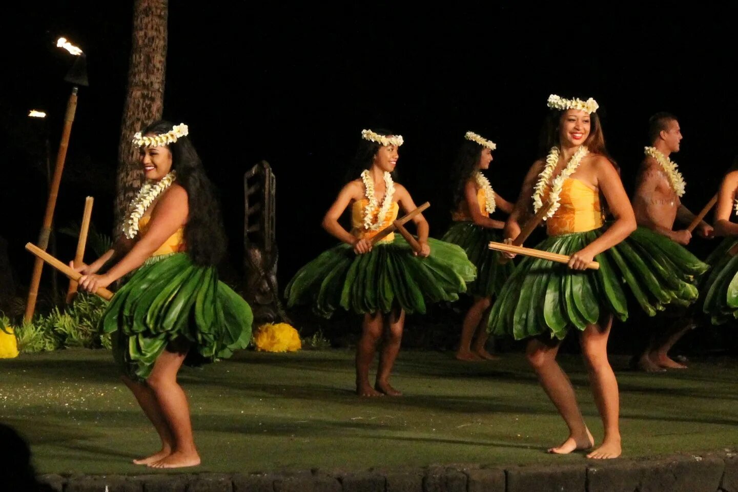 Луау. Гавайи танец хула. Гавайцы Северной Америки. Гавайи культура. Гавайские танцы.