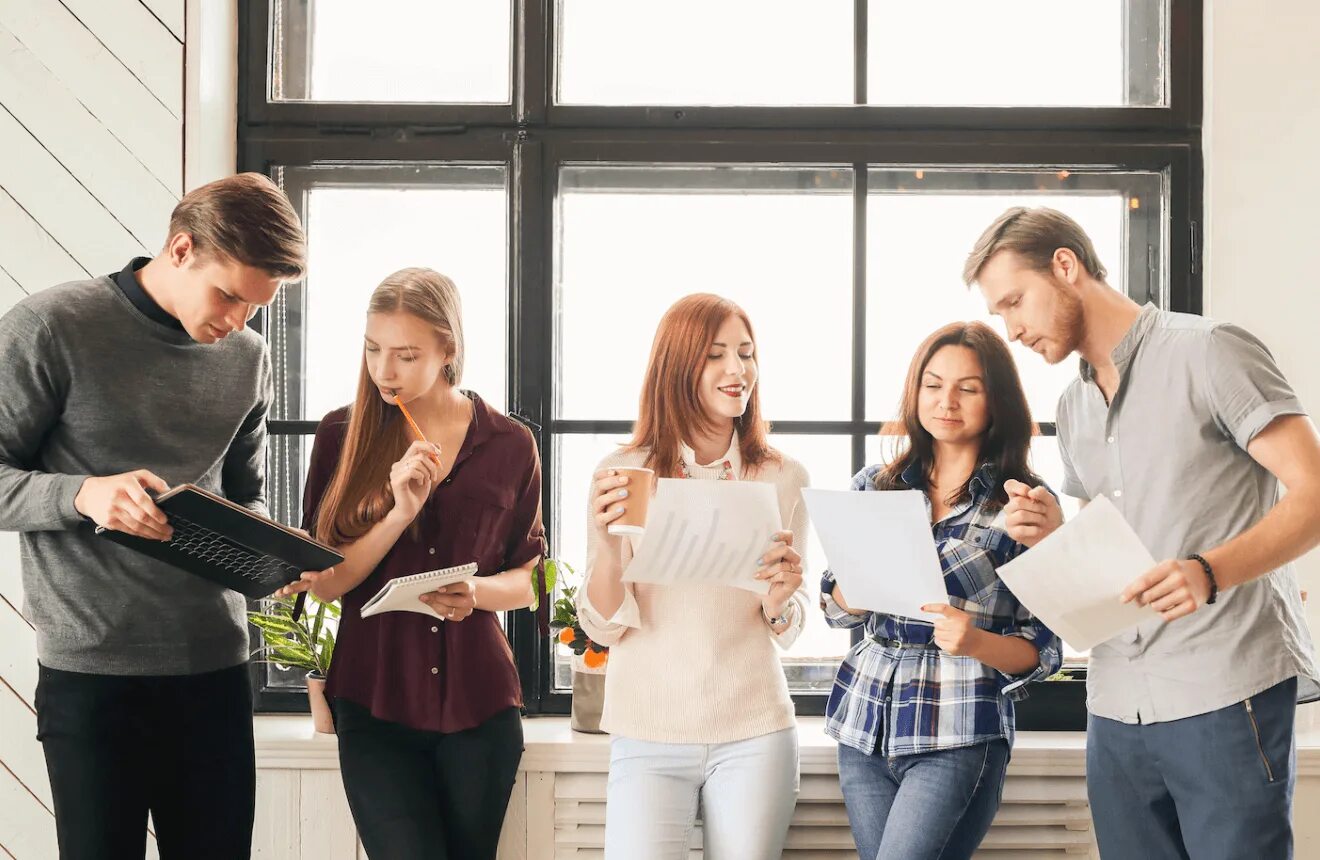 Студенты дизайнеры. Use university. Идеальное образование. Use university. Use university.